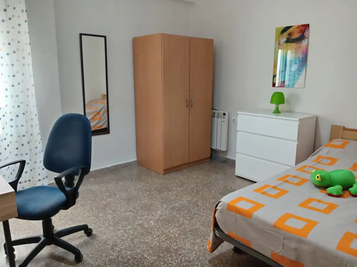 Schlafzimmer von Wohnung zur Miete in Burjassot mit Möbliert, Ofen und Waschmaschine