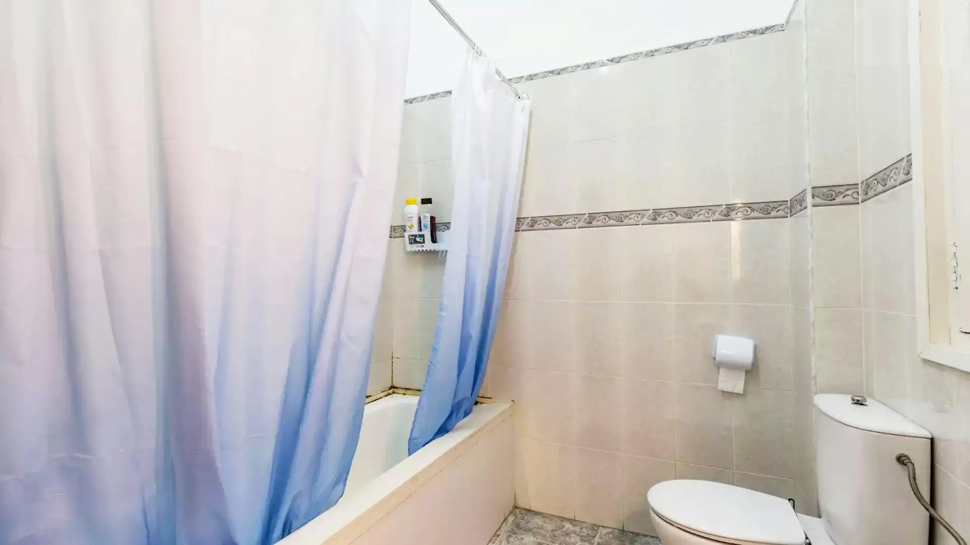 Badezimmer von Wohnung zur untervermieten in Valencia mit Heizung und Waschmaschine