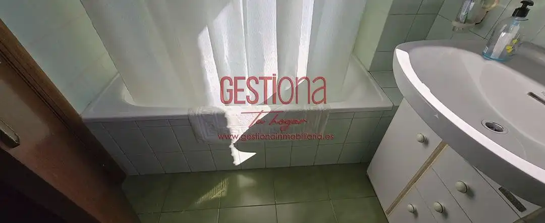 Baño de Apartamento en venta en Noja con Terraza y Balcón