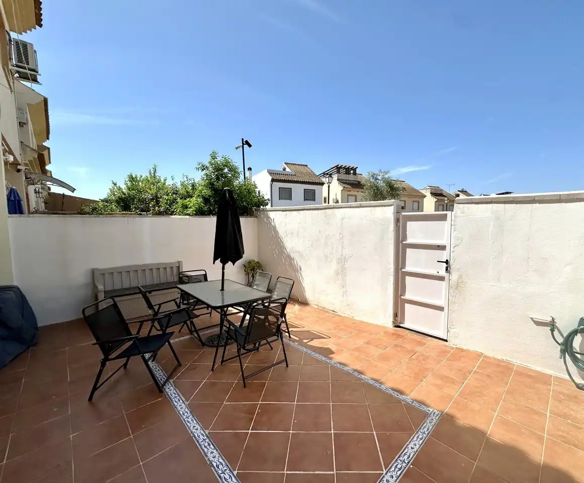 Terraza de Casa adosada en venta en Fuente de Piedra con Aire acondicionado, Terraza y Piscina comunitaria