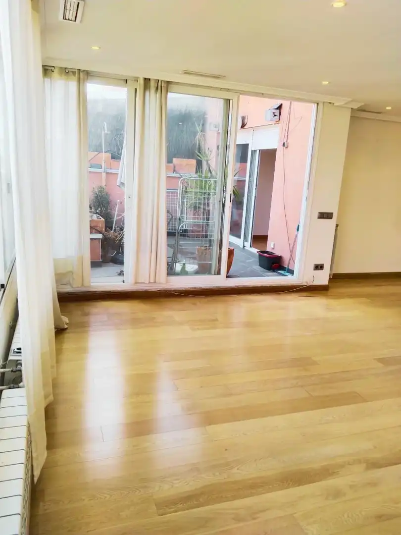 Wohnzimmer von Dachboden zur Miete in Madrid mit Klimaanlage, Heizung und Terrasse