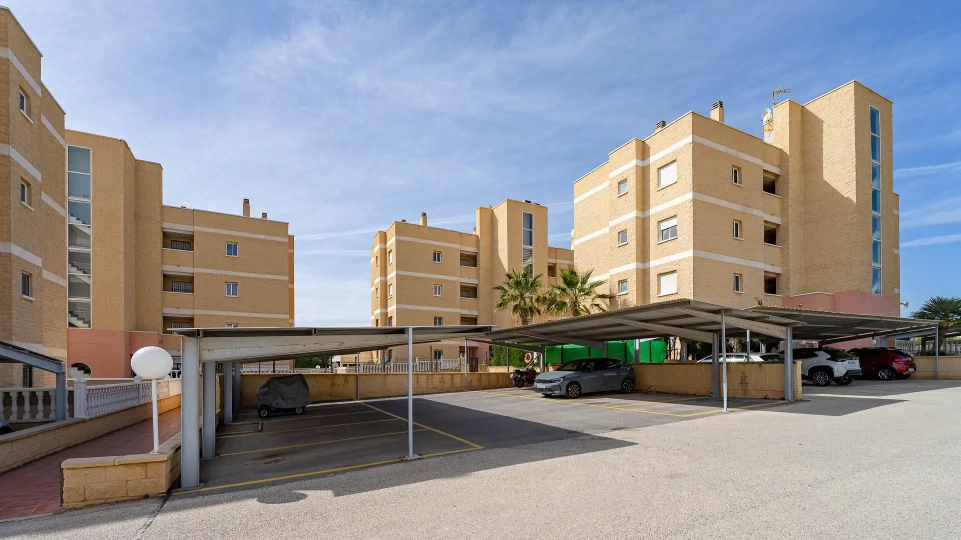 Parking de Planta baja en venta en Torrevieja con Jardín privado, Terraza y Trastero