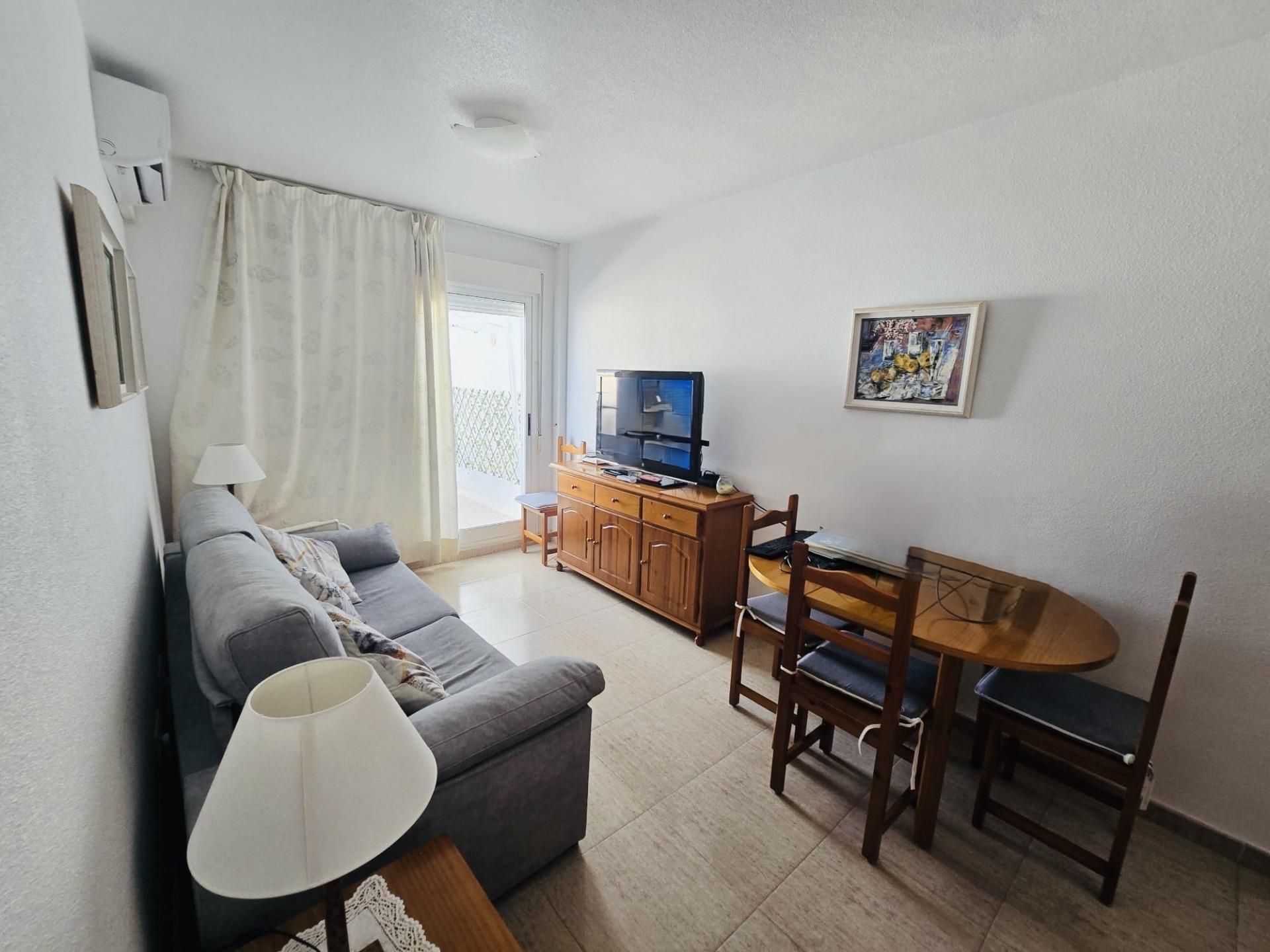 Wohnzimmer von Wohnung zum Verkauf in Torrevieja mit Klimaanlage, Privatgarten und Gemeinschaftspool