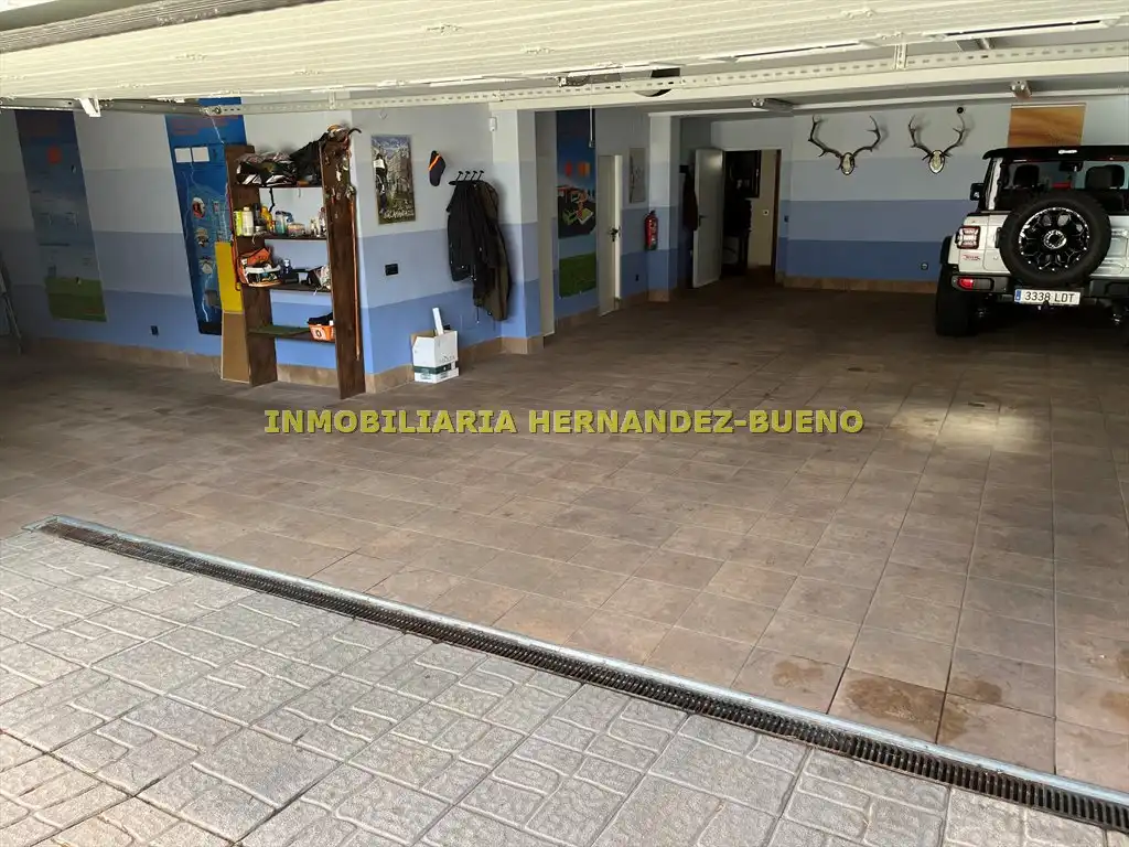 Parking de Casa o chalet en venta en Carbajosa de la Sagrada con Aire acondicionado, Calefacción y Jardín privado