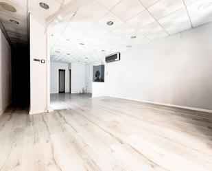 Premises for sale in Reus  with Air Conditioner