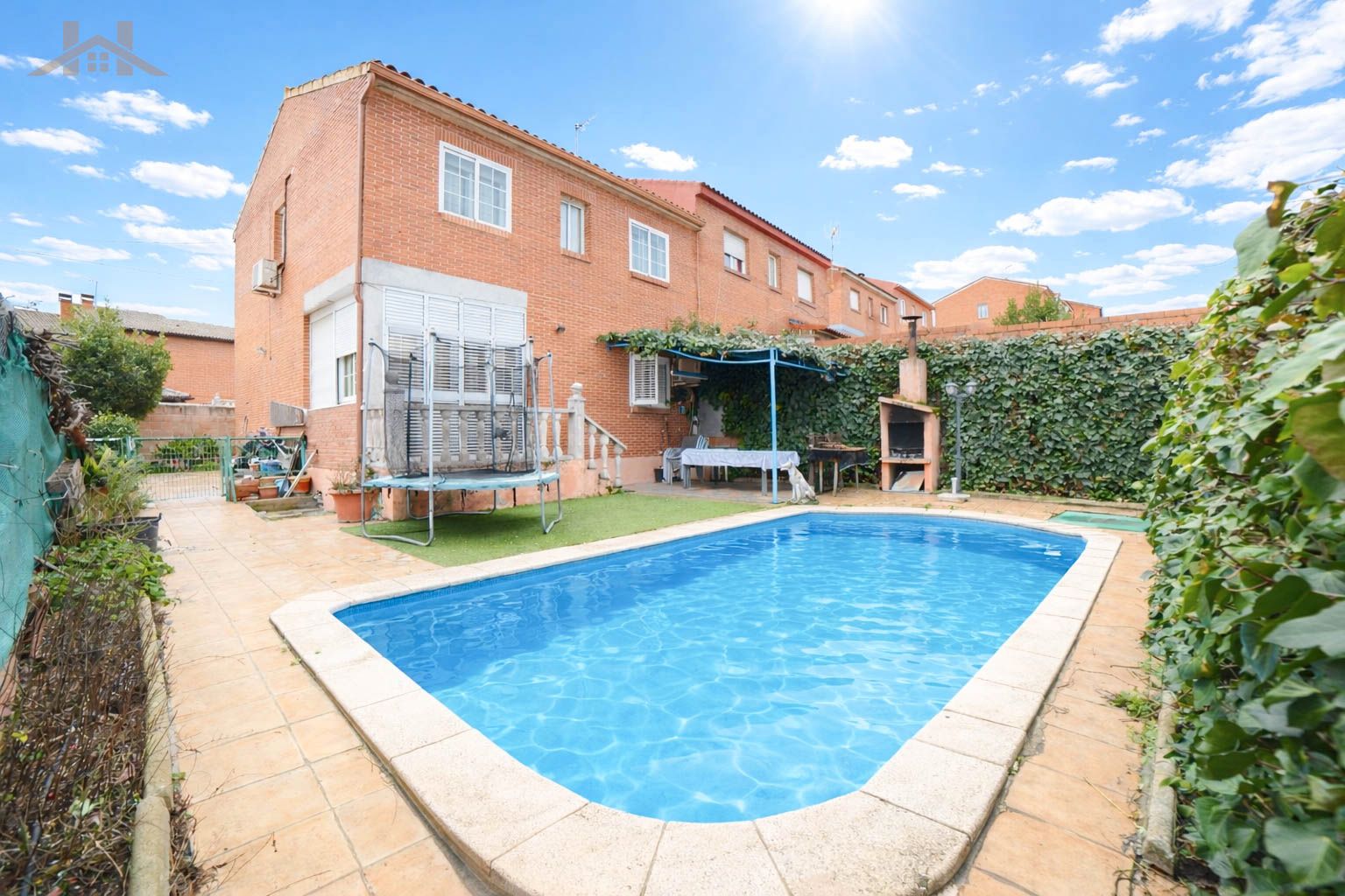 Swimming pool of Single-family semi-detached for sale in Yeles  with Air Conditioner, Heating and Private garden