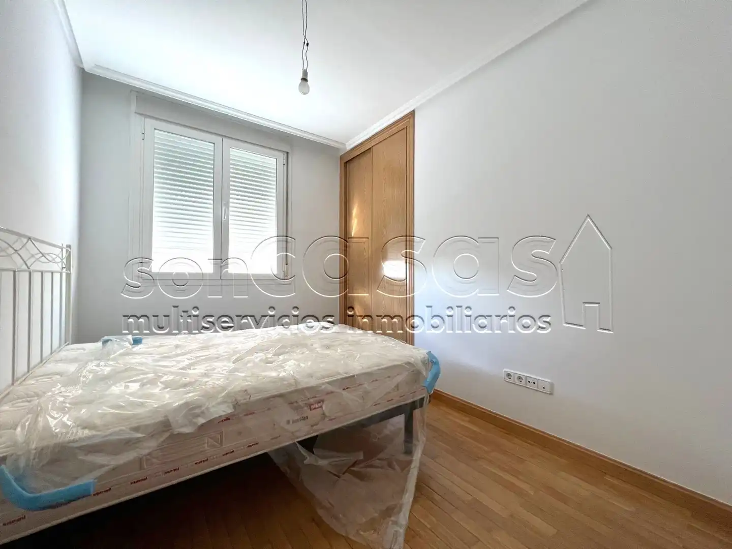 Bedroom of Flat for rent in Madrid  with Air Conditioner, Heating and Terrace