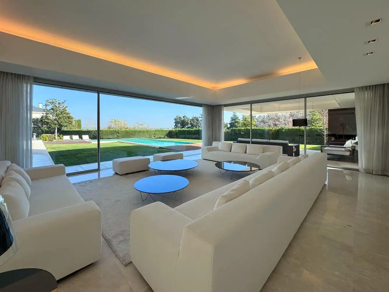 Living room of Houses for sale in Madrid  with Air Conditioner, Heating and Private garden