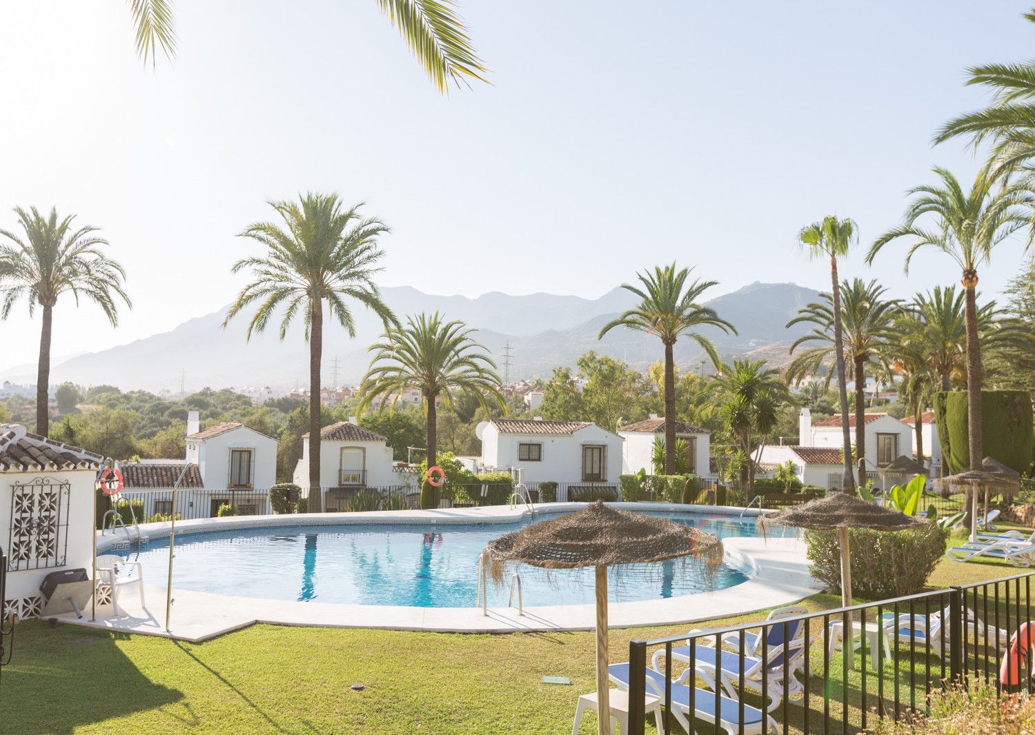 Vista exterior de Planta baixa de lloguer en Marbella amb Terrassa, Piscina i Piscina comunitària