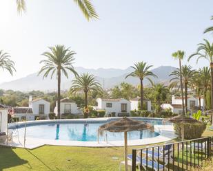 Vista exterior de Planta baixa de lloguer en Marbella amb Terrassa, Piscina i Piscina comunitària
