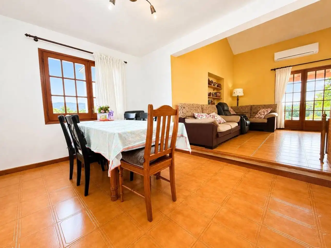 Comedor de Casa o chalet en venta en Riells i Viabrea con Aire acondicionado, Calefacción y Jardín privado
