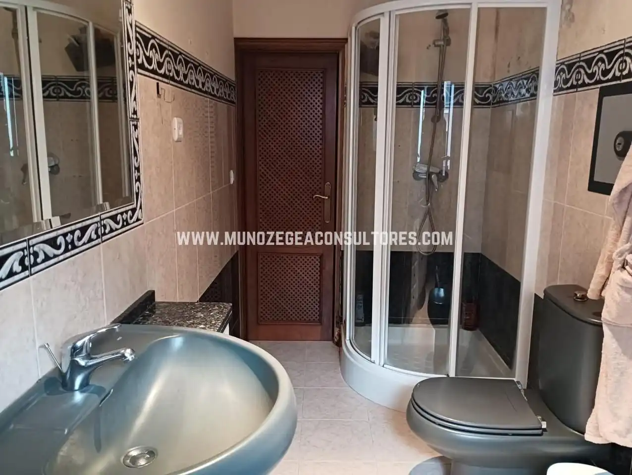 Badezimmer von Wohnung zum Verkauf in Lucena mit Klimaanlage, Terrasse und Abstellraum