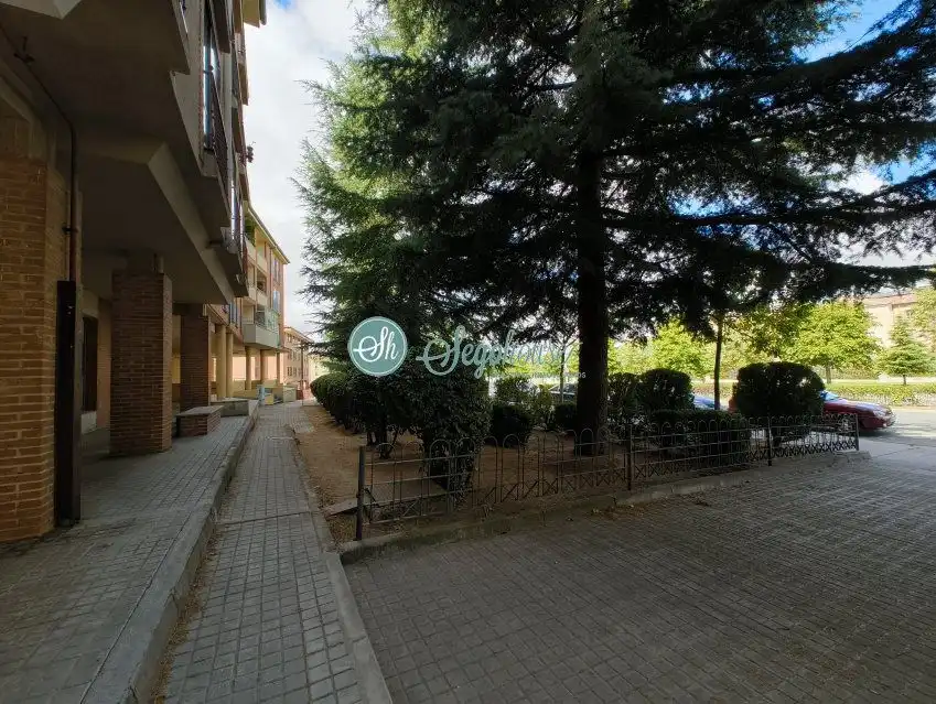 Vista exterior de Piso en venta en Segovia con Calefacción, Terraza y Trastero