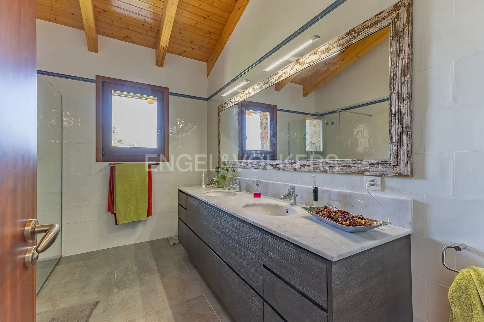 Baño de Finca rústica en venta en Gallifa con Aire acondicionado, Calefacción y Jardín privado