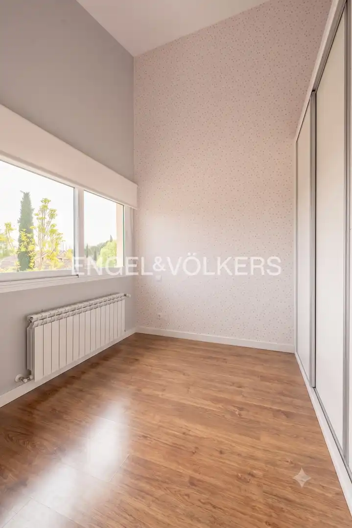 Habitación de Casa adosada de alquiler en Tres Cantos con Aire acondicionado, Calefacción y Jardín privado