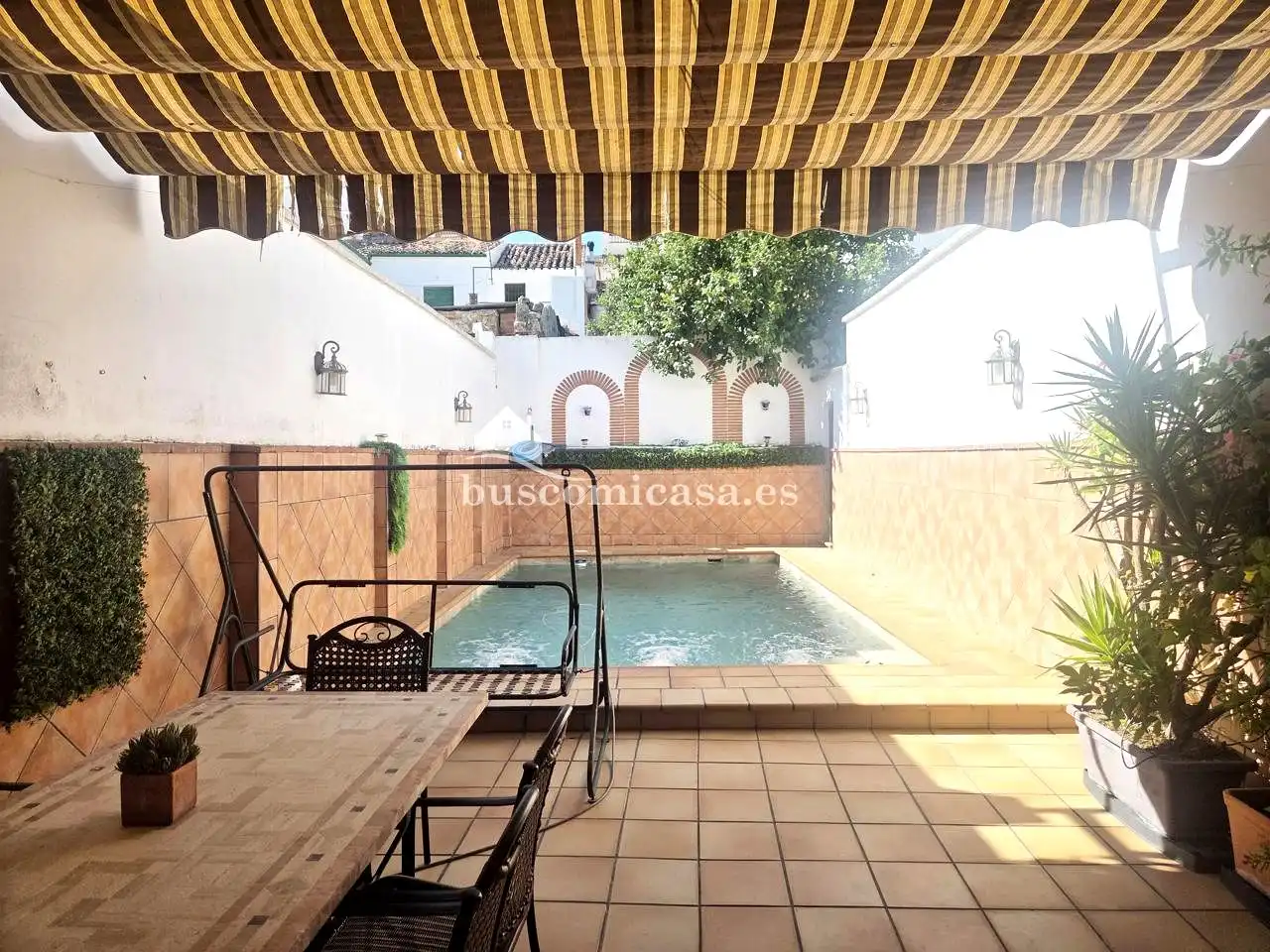 Vista exterior de Casa adosada en venda en Torredonjimeno amb Aire condicionat, Calefacció i Piscina
