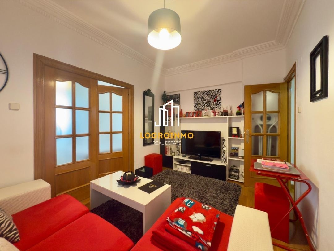 Sala de estar de Piso en venta en  Logroño con Calefacción, Terraza y Amueblado