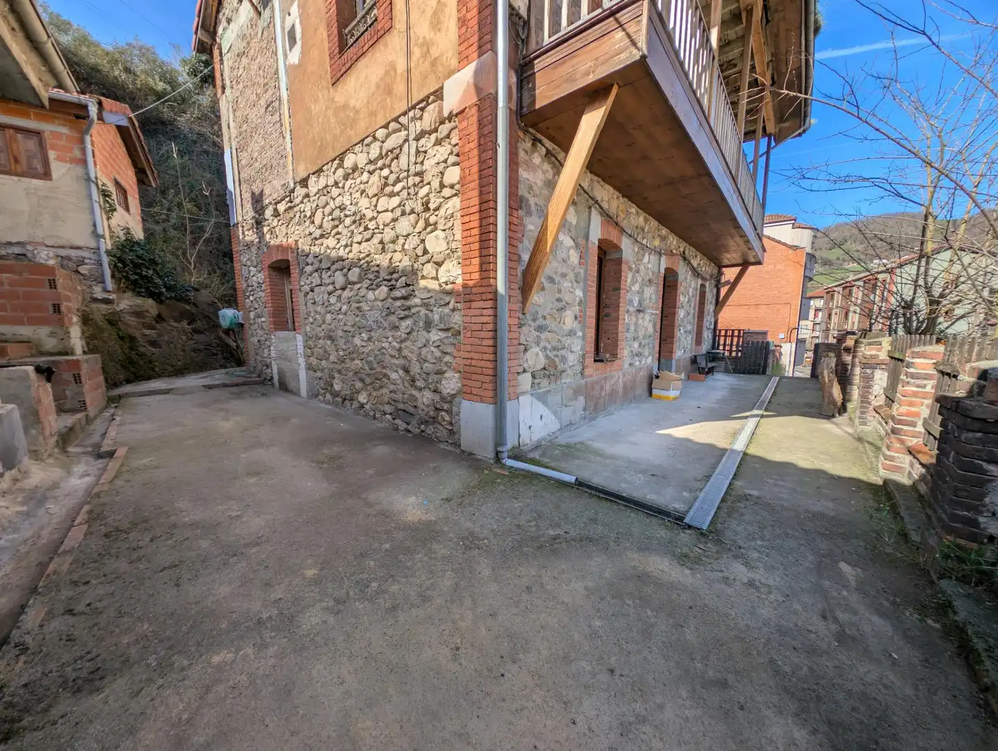 Vista exterior de Casa o chalet en venta en Mieres (Asturias) con Terraza, Trastero y Balcón