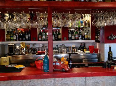 Business premises for transfer in Calle Medina Azahara