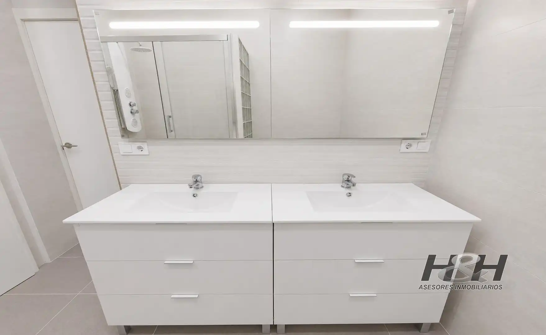 Baño de Ático de alquiler en Burjassot con Terraza, Trastero y Balcón