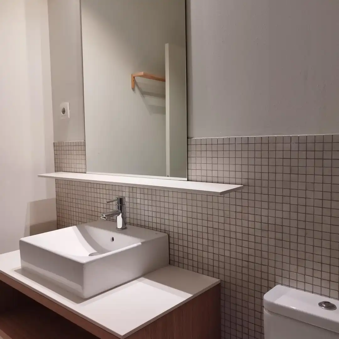 Badezimmer von Wohnung zur Miete in Barcelona mit Klimaanlage, Heizung und Möbliert