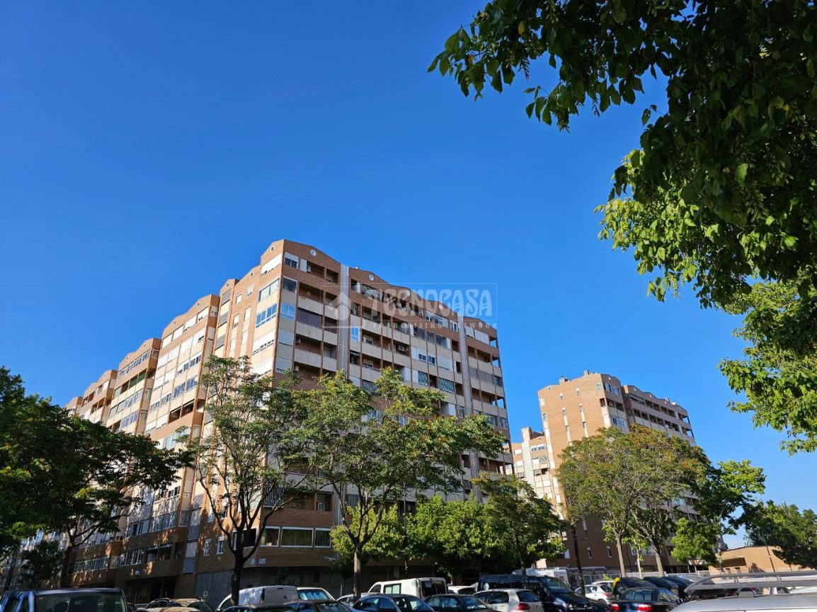 Vista exterior de Local en venda en  Zaragoza Capital amb Aire condicionat