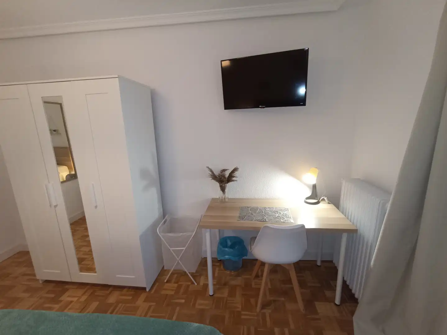 Room in Calle Hornos Caleros, Estación