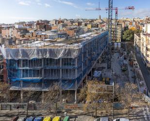 Vista exterior de Pis en venda en L'Hospitalet de Llobregat amb Aire condicionat, Terrassa i Piscina