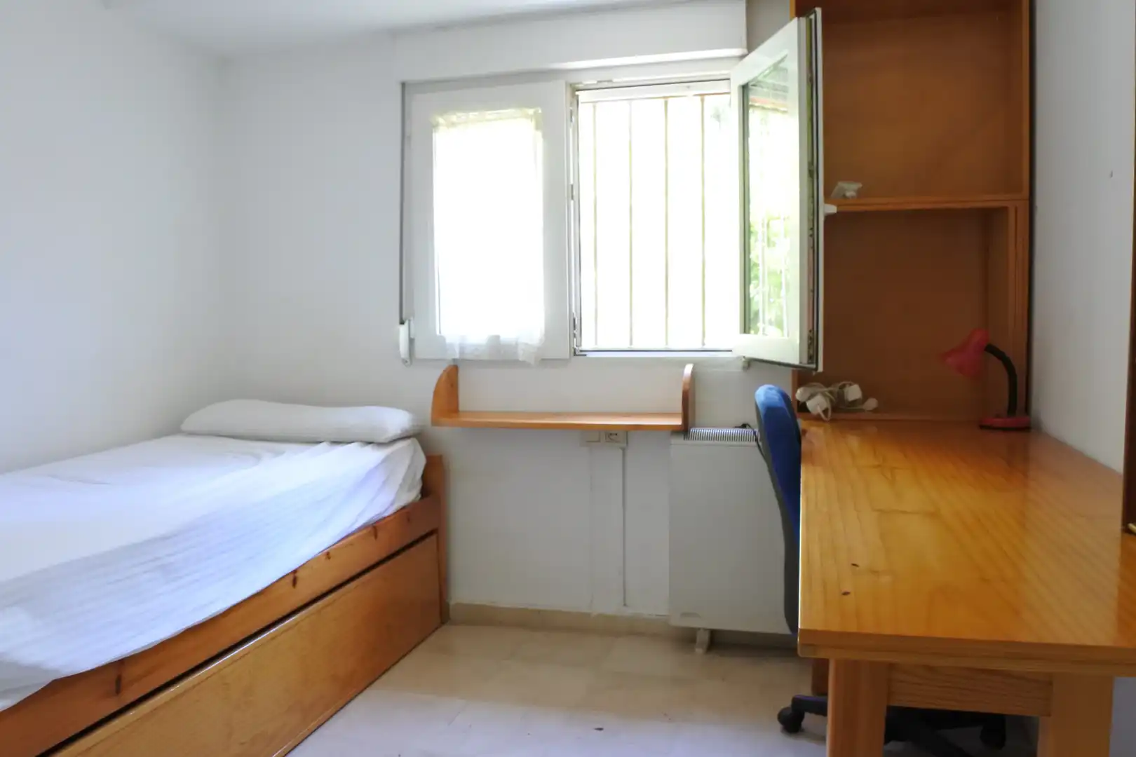 Habitación de Piso para compartir en Granada con Aire acondicionado, Calefacción y Jardín privado