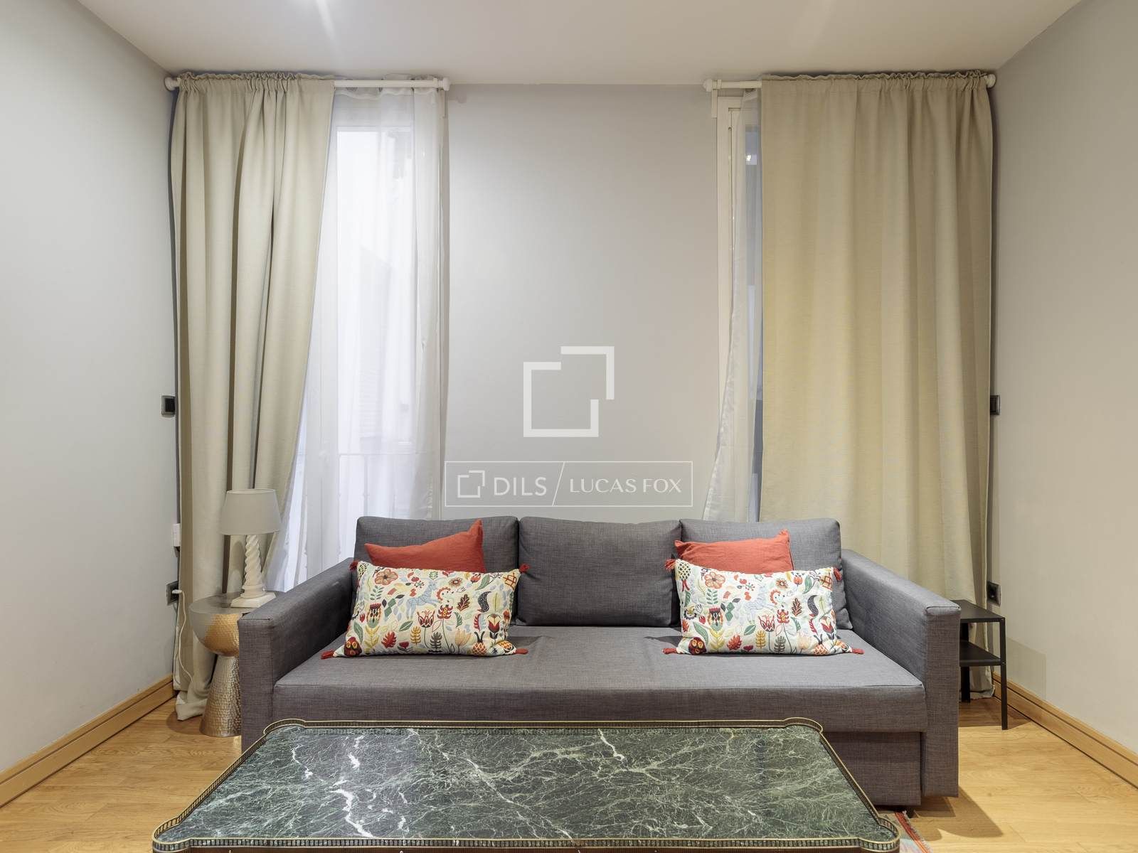 Living room of Flat to rent in Yanguas  with Air Conditioner, Heating and Parquet flooring