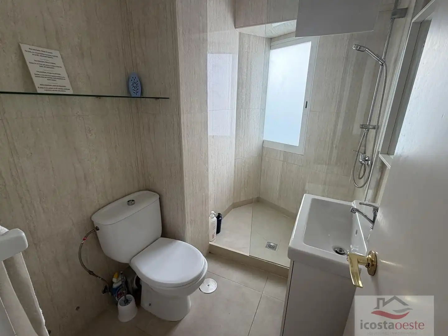 Badezimmer von Dachboden zum Verkauf in Cádiz mit Klimaanlage, Heizung und Terrasse