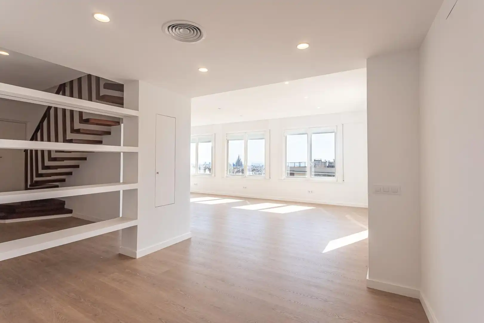 Sala d'estar de Àtic de lloguer en Barcelona amb Aire condicionat, Calefacció i Parquet