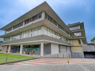 Locale commerciale in vendita a ENEKURIBIDEA, EDIFICIO FATIMA
