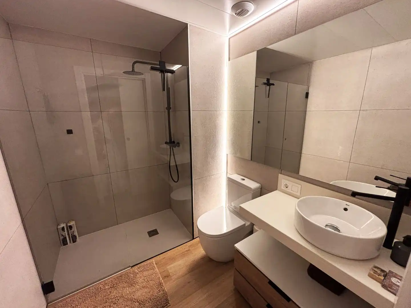 Bathroom of Flat for rent in Sant Pol de Mar  with Air Conditioner, Heating and Terrace