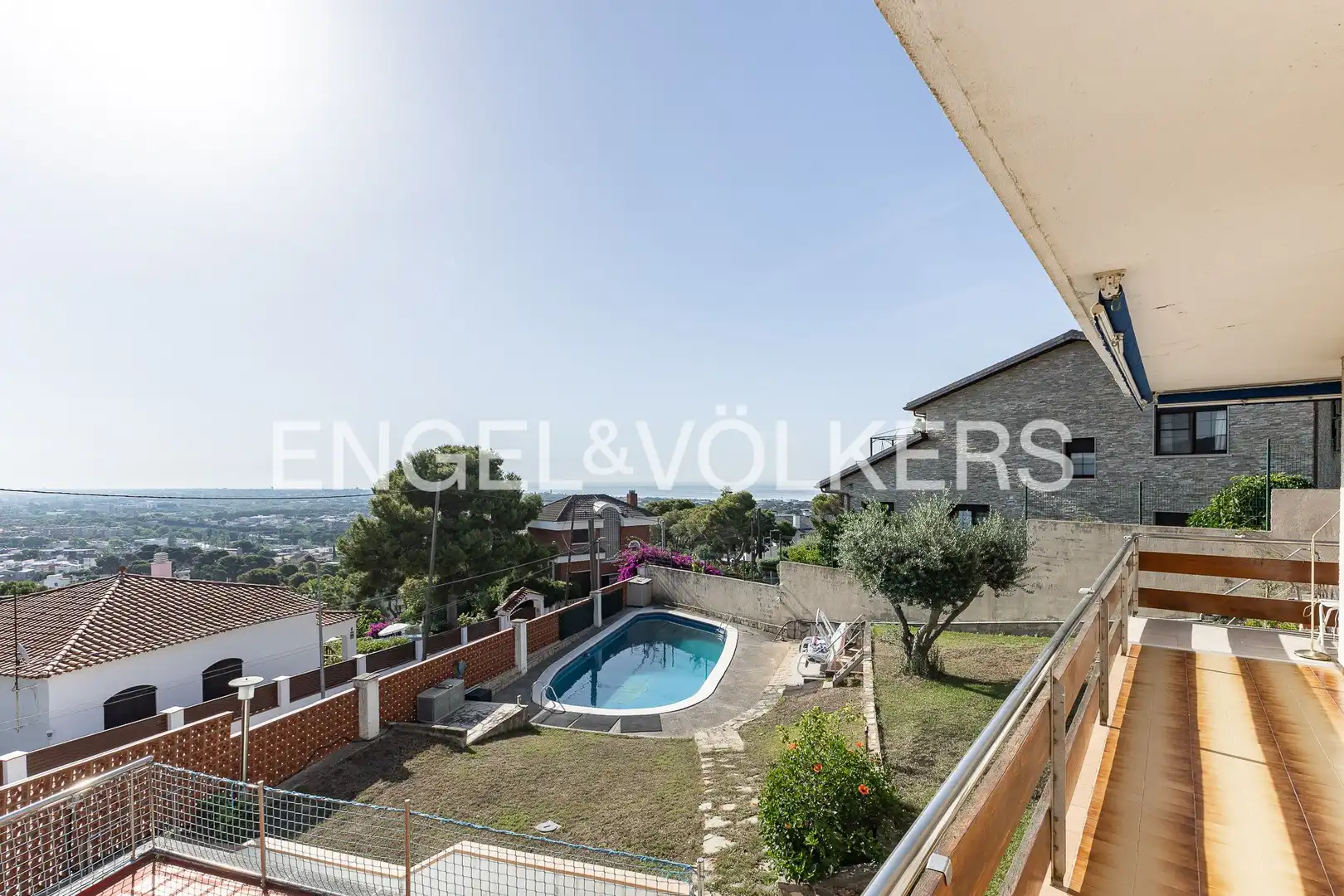 Swimming pool of Houses for sale in Castelldefels  with Air Conditioner, Heating and Private garden