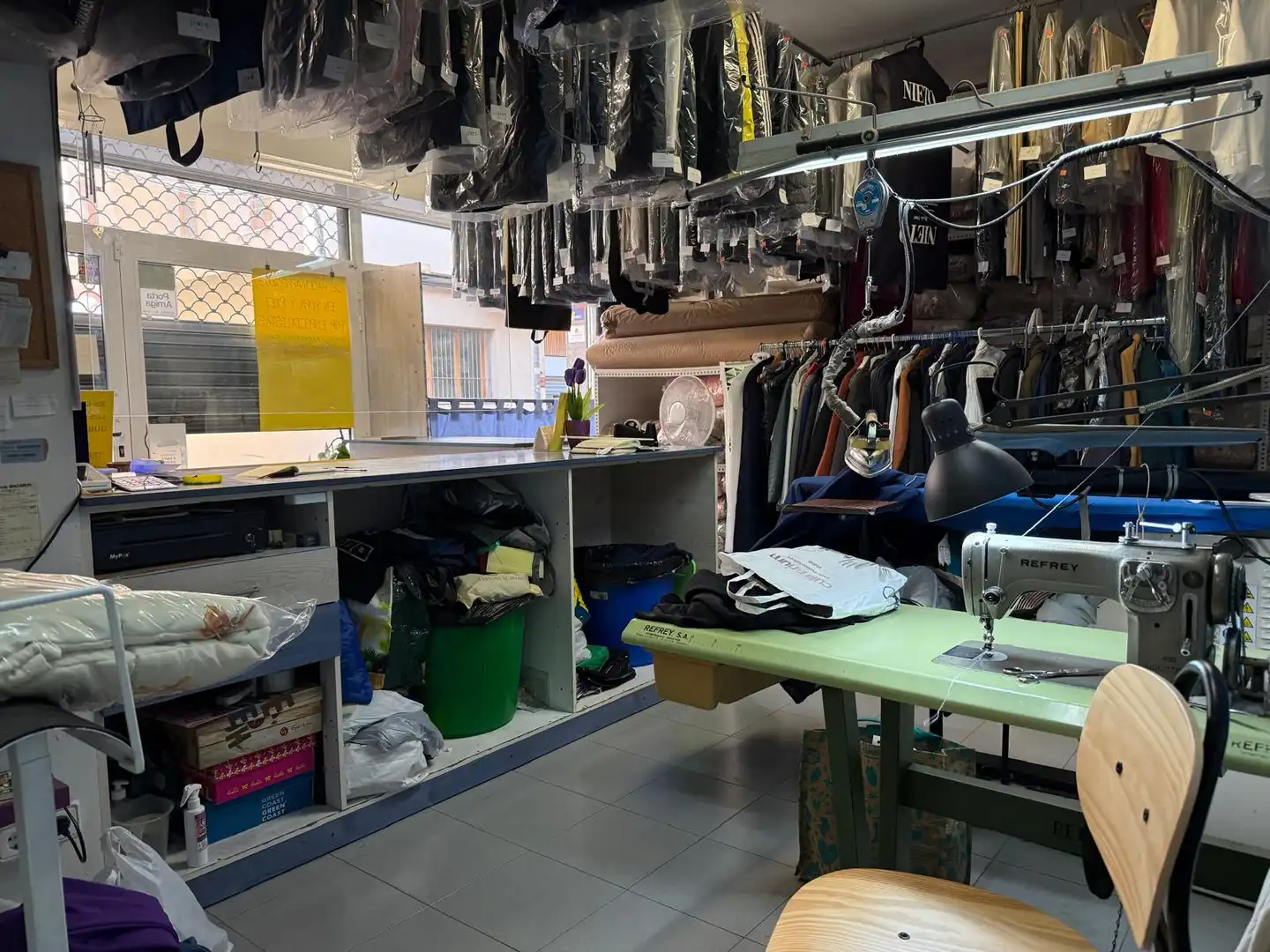 Commercial properties for sale in Santa Coloma de Gramenet  with Air Conditioner