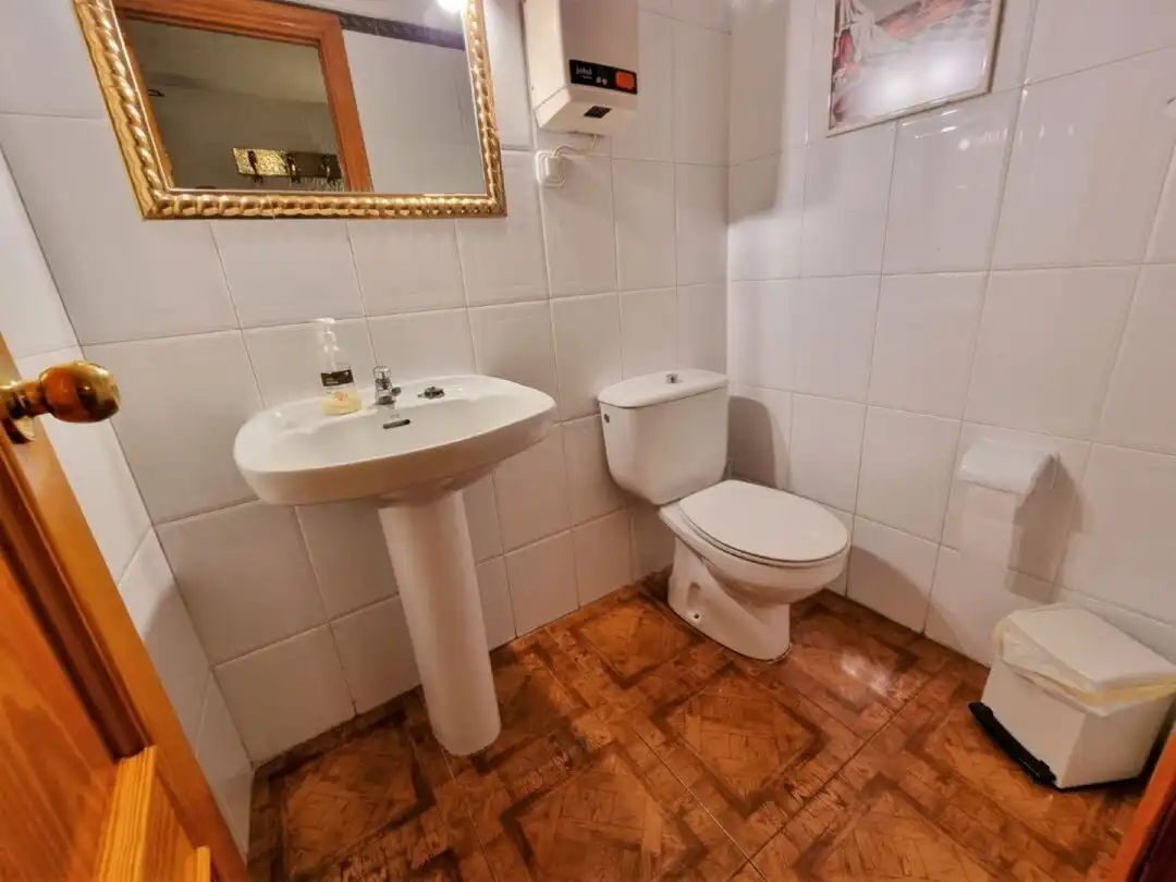 Baño de Local en venta en Estepona