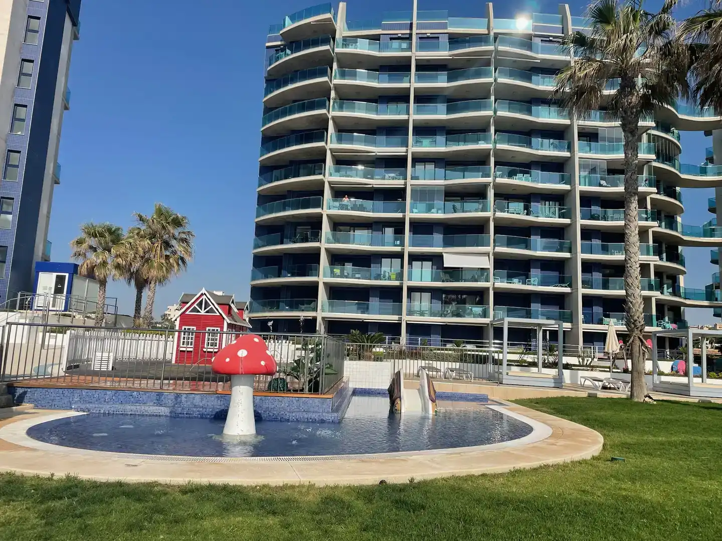 Piscina de Apartamento en venta en Torrevieja con Aire acondicionado y Balcón