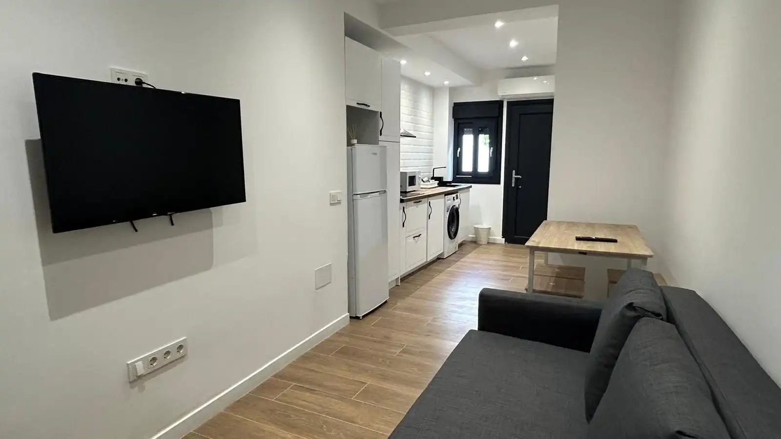 Sala d'estar de Apartament de lloguer en Algeciras amb Aire condicionat i Moblat