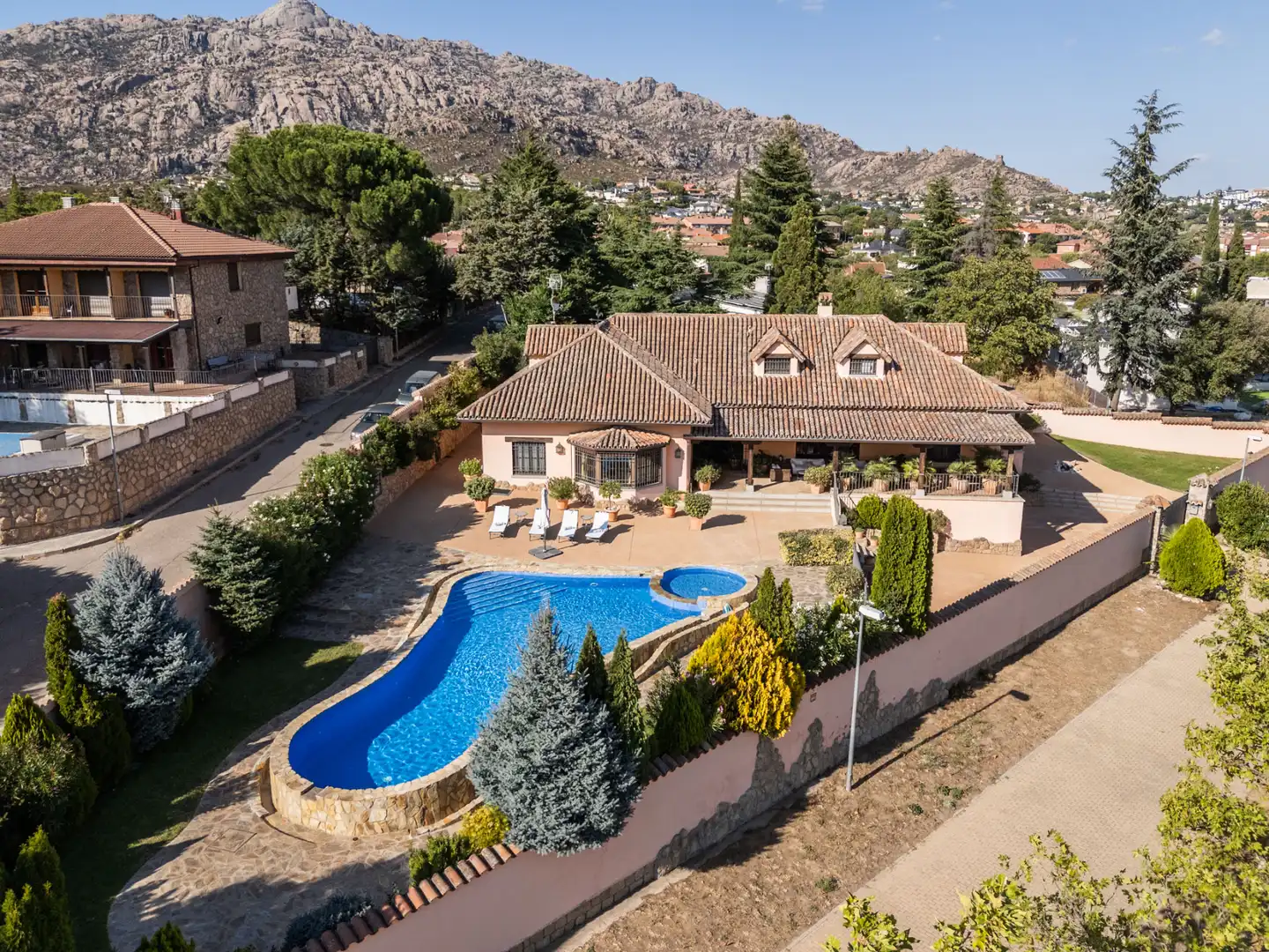 Exterior view of Houses for sale in Manzanares El Real  with Air Conditioner, Heating and Private garden