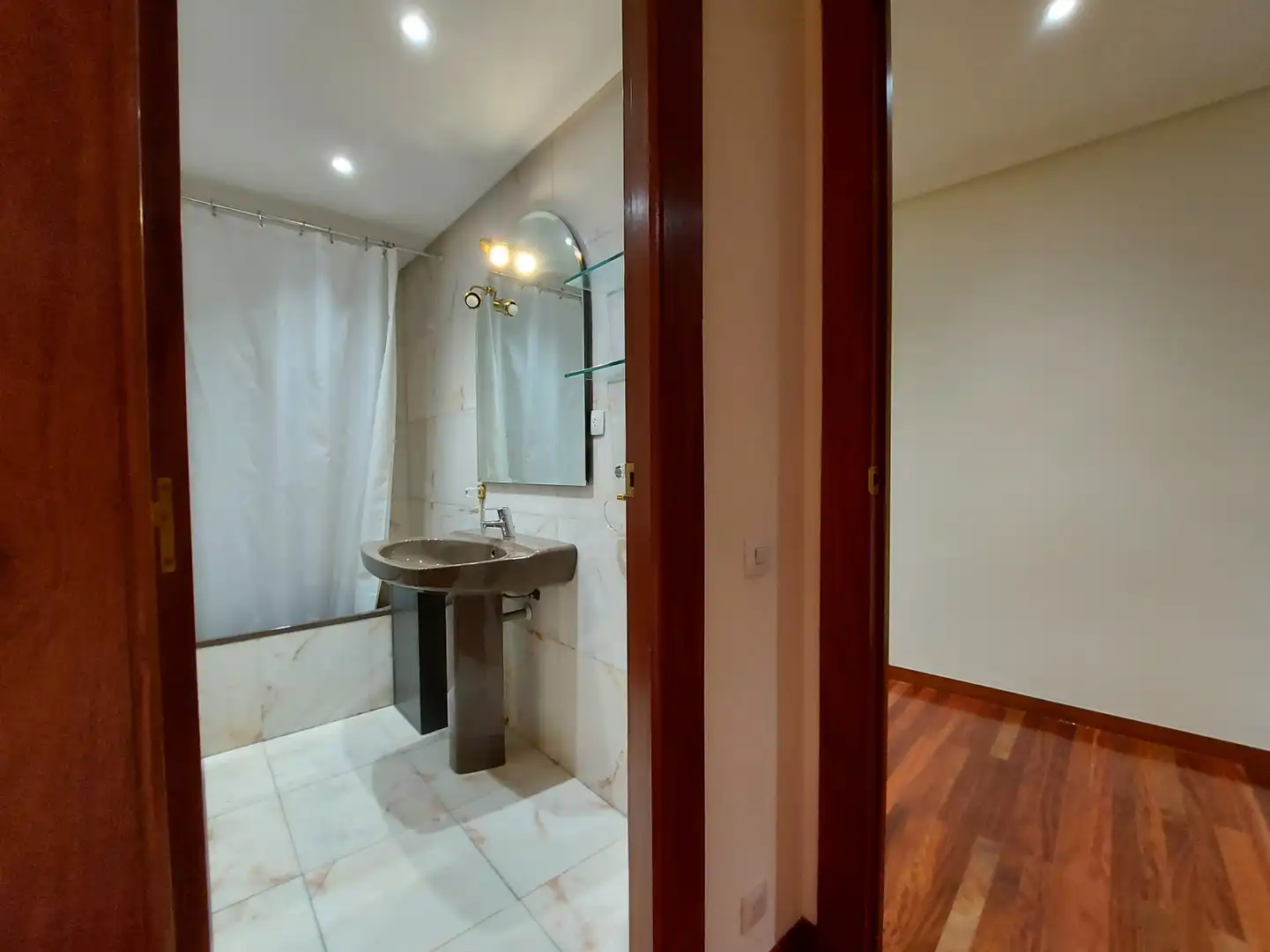 Baño de Piso de alquiler en  Logroño con Calefacción, Terraza y Trastero