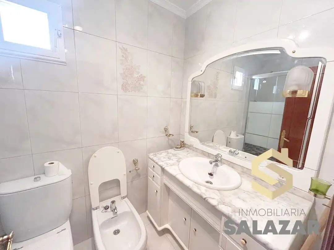 Bathroom of Flat for rent in Bilbao   with Heating