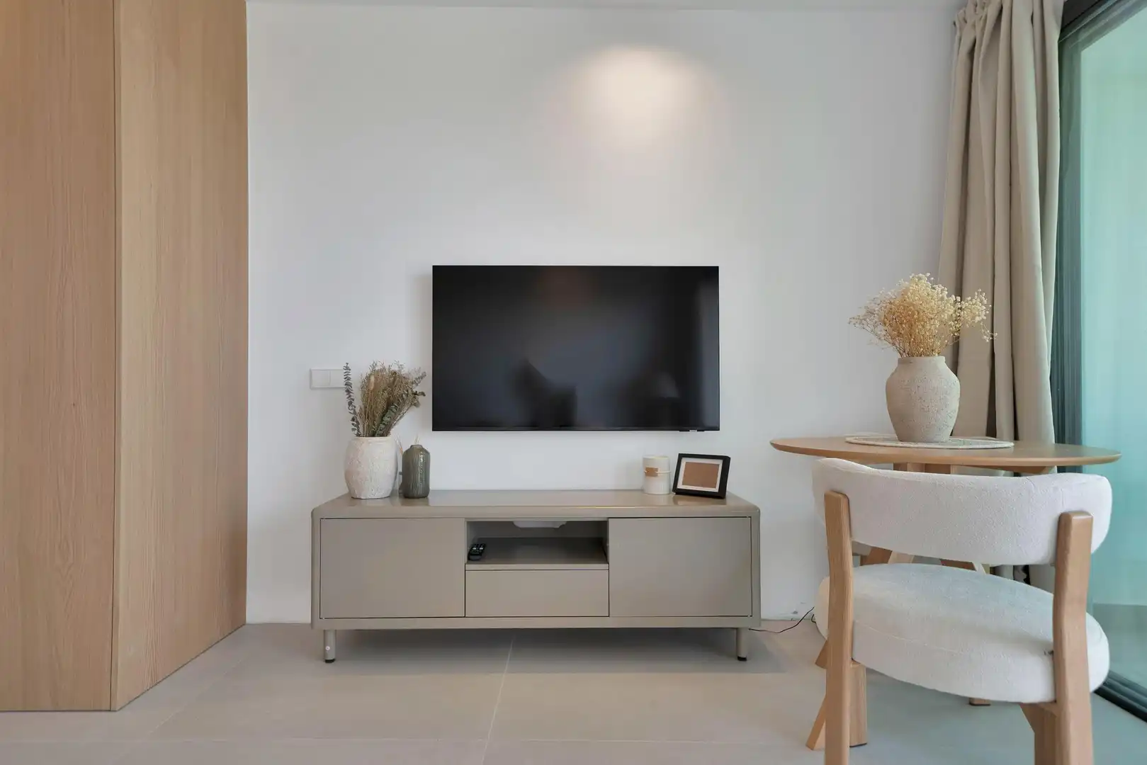 Sala de estar de Estudio en venta en Marbella con Aire acondicionado, Calefacción y Jardín privado