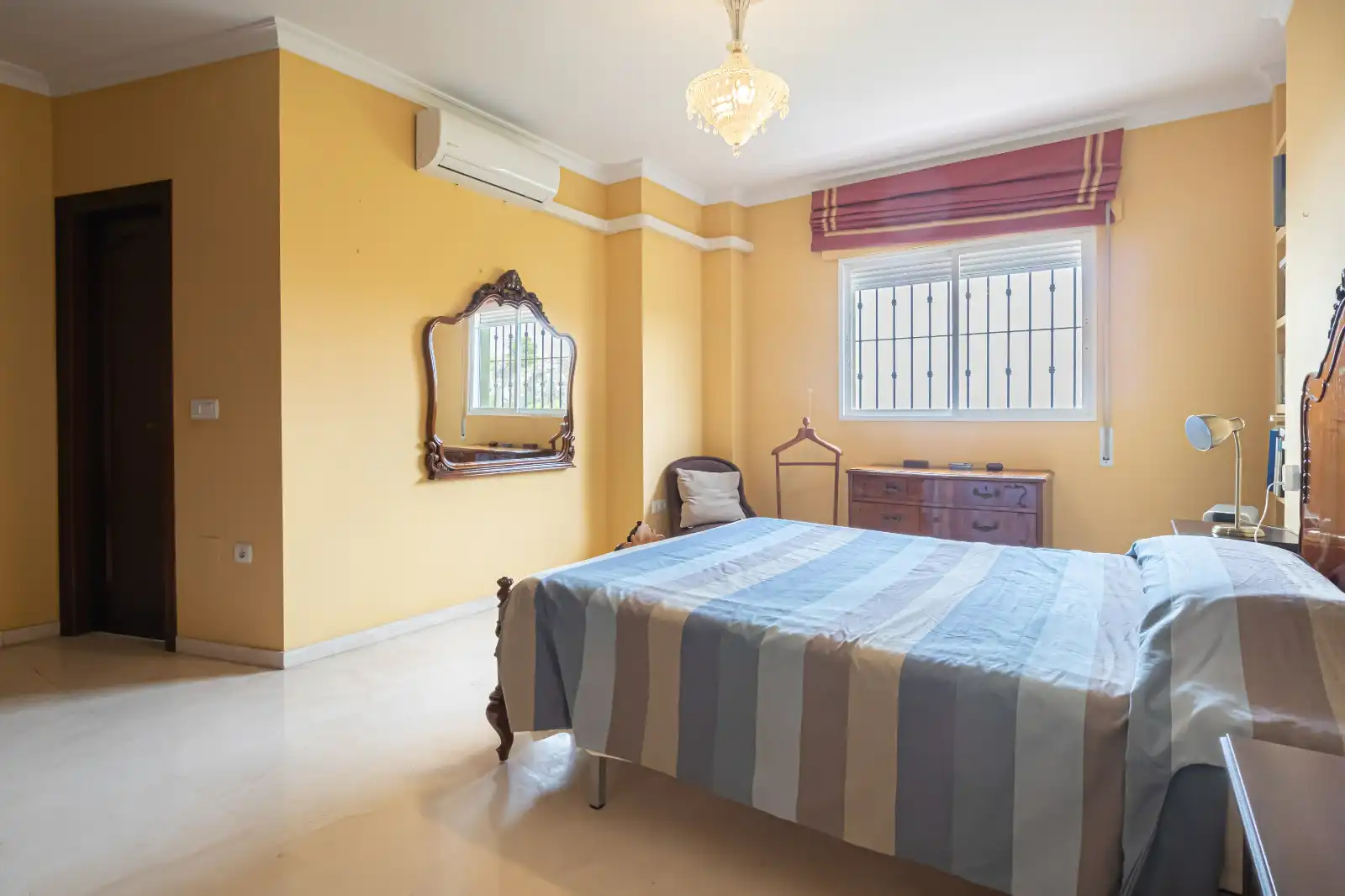 Dormitori de Casa o xalet en venda en Málaga amb Aire condicionat, Calefacció i Jardí privat