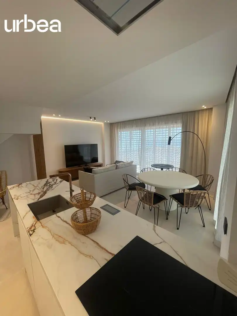 Sala d'estar de Dúplex en venda en Málaga amb Aire condicionat, Calefacció i Jardí privat