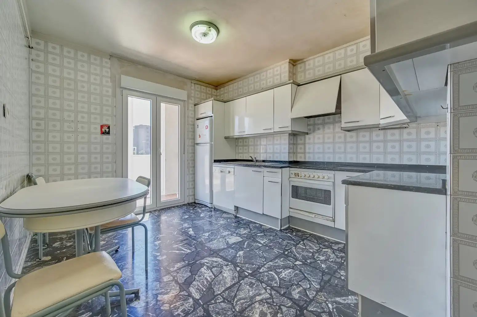 Cocina de Piso en venta en  Pamplona / Iruña con Calefacción, Terraza y Balcón