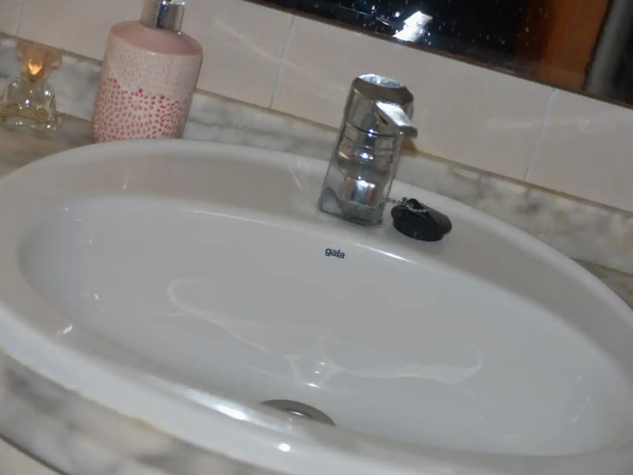 Badezimmer von Wohnung zur Miete in  Huelva Capital mit Klimaanlage und Balkon