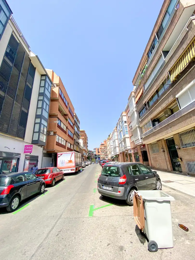 Außenansicht von Wohnung zur Miete in Madrid mit Klimaanlage, Heizung und Parkett