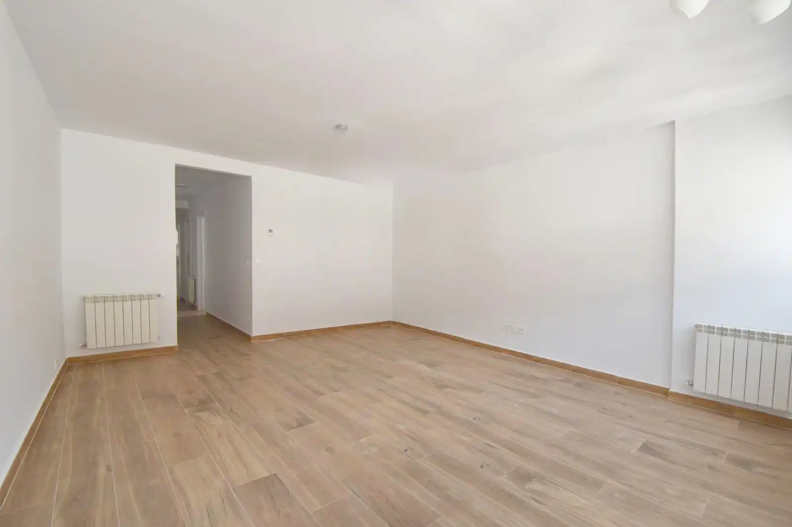 Wohnzimmer von Wohnung zum Verkauf in Pinto mit Heizung