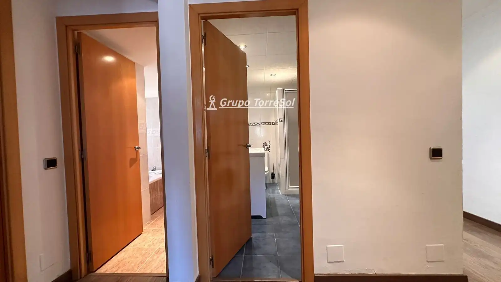 Badezimmer von Wohnung zum Verkauf in Calafell mit Klimaanlage, Heizung und Terrasse